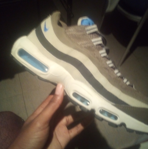 Nikes - Picture 2 of 6